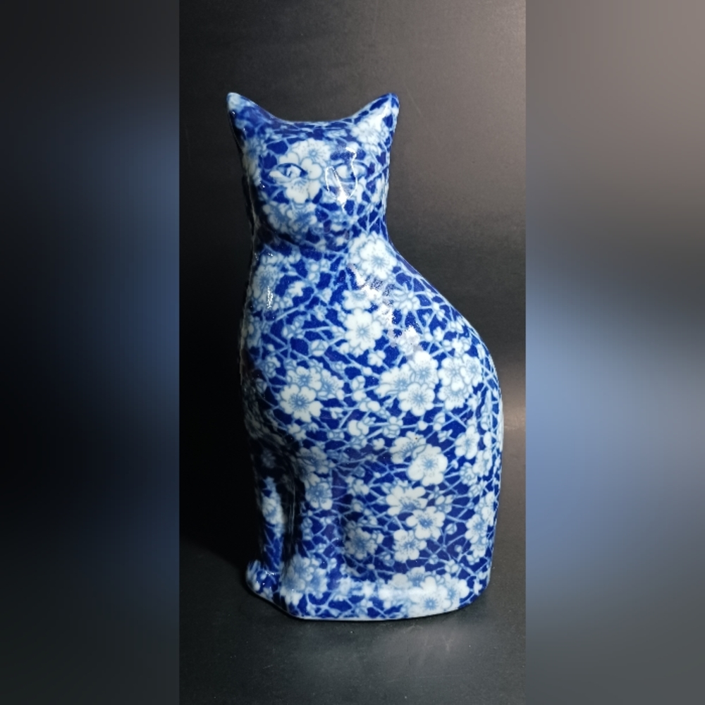 Calico China Blue & White Floral Design Cat 8.5” Figurine Vintage Folk Art